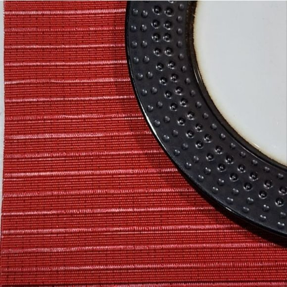 Set of 6 Red Polyester Placemats 13x19 inches - Picture 3 of 9